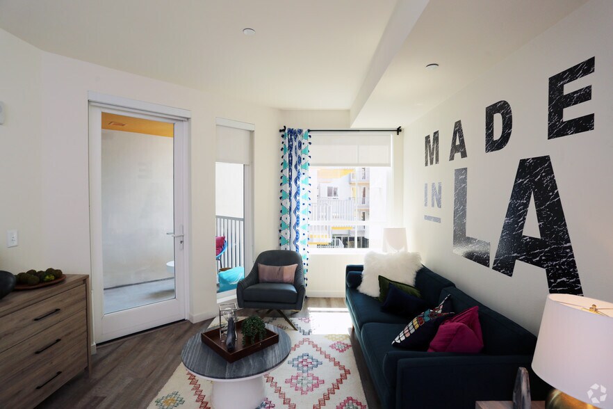 More Photos Of 424 W Pico Blvd, Los Angeles Apartments For Lease
