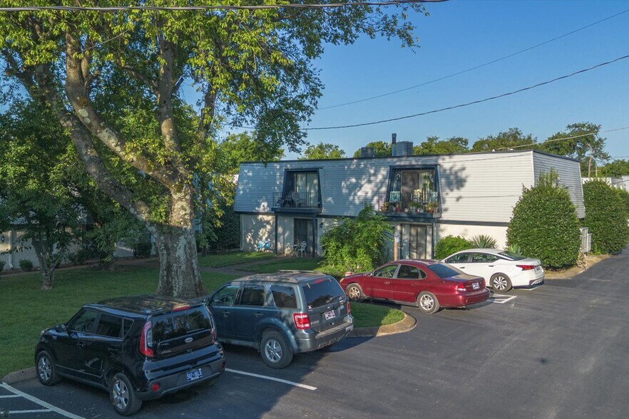 More Photos Of 126 Walton Ferry Rd, Hendersonville Apartments For Sale