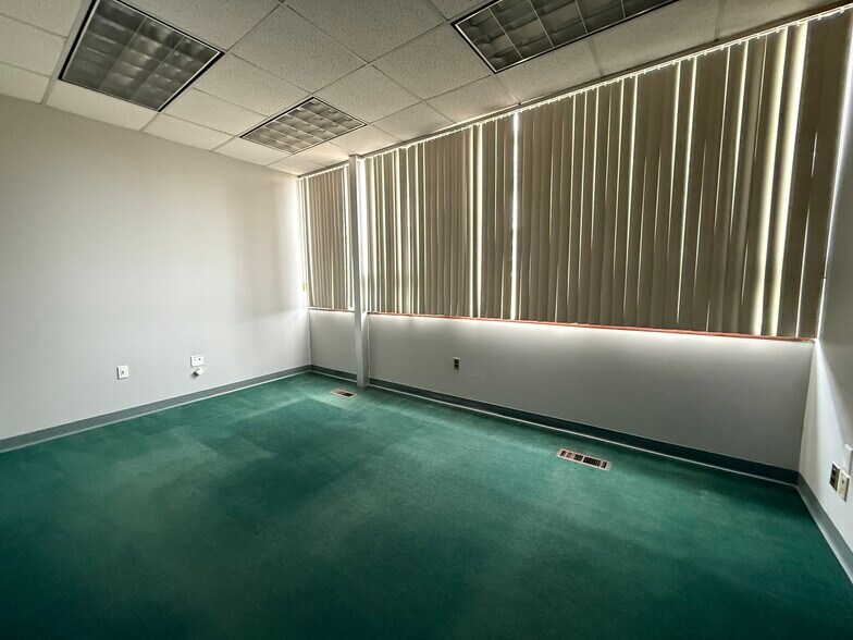 More Photos Of 750-758 S Monroe St, Monroe Office For Sale