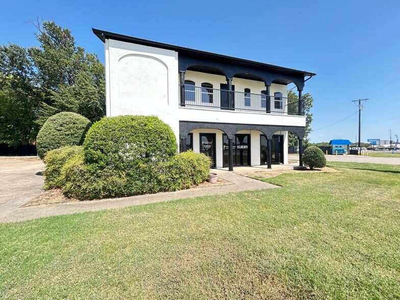 More Photos Of 1610 Posey Ln, Sulphur Springs Office For Sale