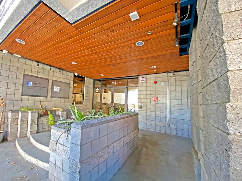 More Photos Of 751 N Fair Oaks Ave, Pasadena Office For Lease