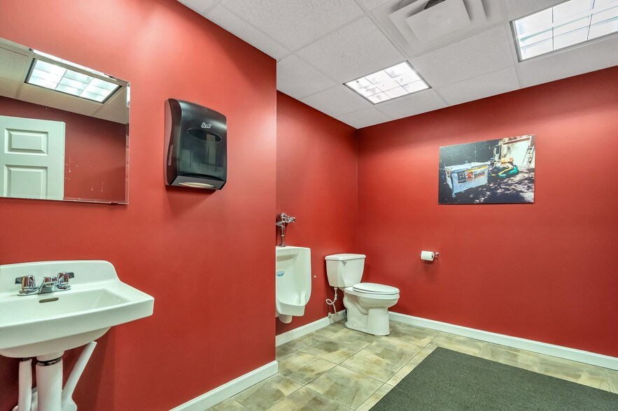 More Photos Of 8 Route 80, Killingworth Warehouse For Lease