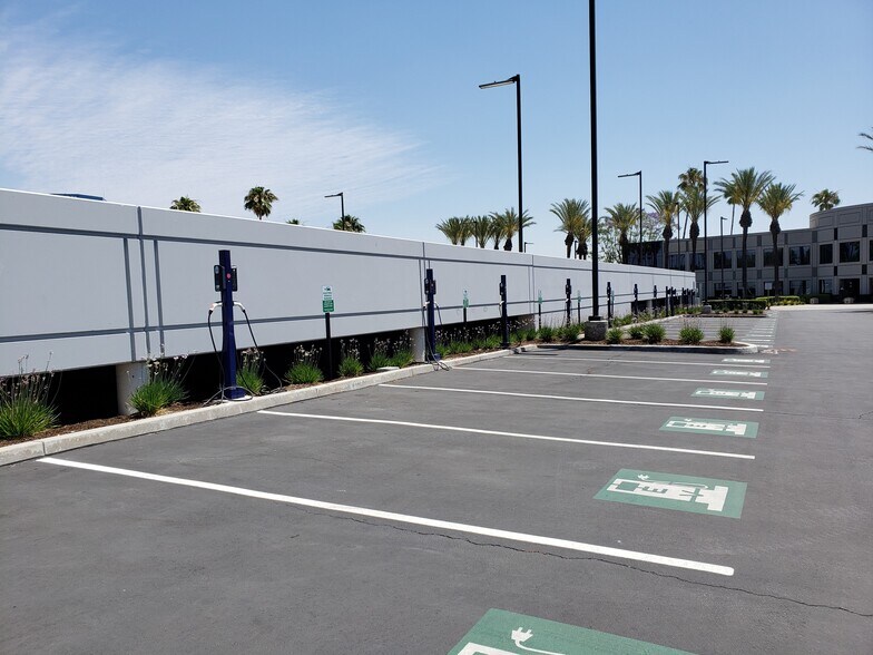 More Photos Of 3281 E Guasti Rd, Ontario Unknown For Lease