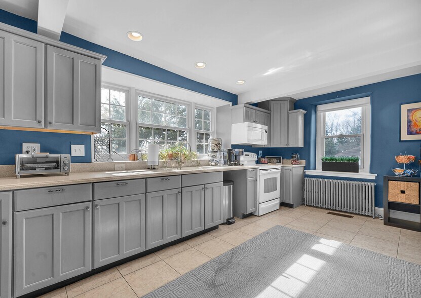 More Photos Of 676 W Germantown Pike, Plymouth Meeting Office For Lease