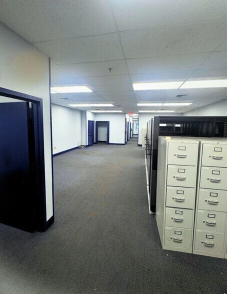 More Photos Of 8080-8100 NW 33rd St, Doral Warehouse For Lease