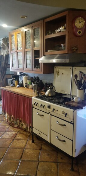 More Photos Of 239 SW Peters St, Atlanta Showroom For Sale