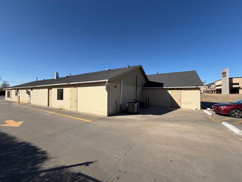 More Photos Of 819 SW 19th St, Oklahoma City General Retail For Lease