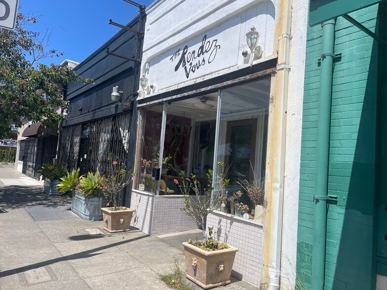 Primary Photo Of 5526 Martin Luther King Jr Way, Oakland Storefront For Sale