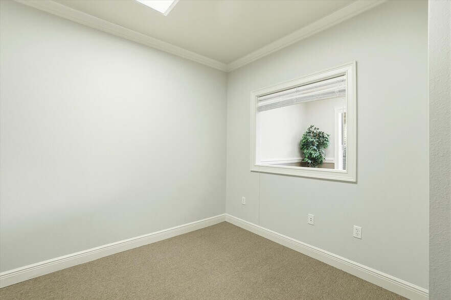 More Photos Of 2236 NE Capital Circle, Tallahassee Office For Lease