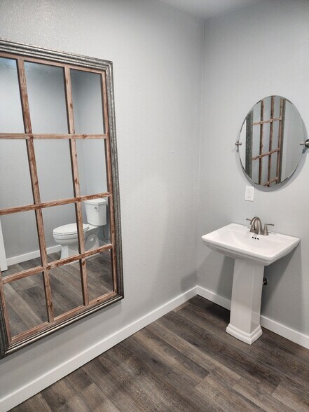 More Photos Of 311 W 3rd St, Grove Storefront Retail Office For Sale