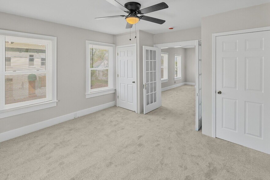 More Photos Of 302 N High St, Belleville Freestanding For Sale