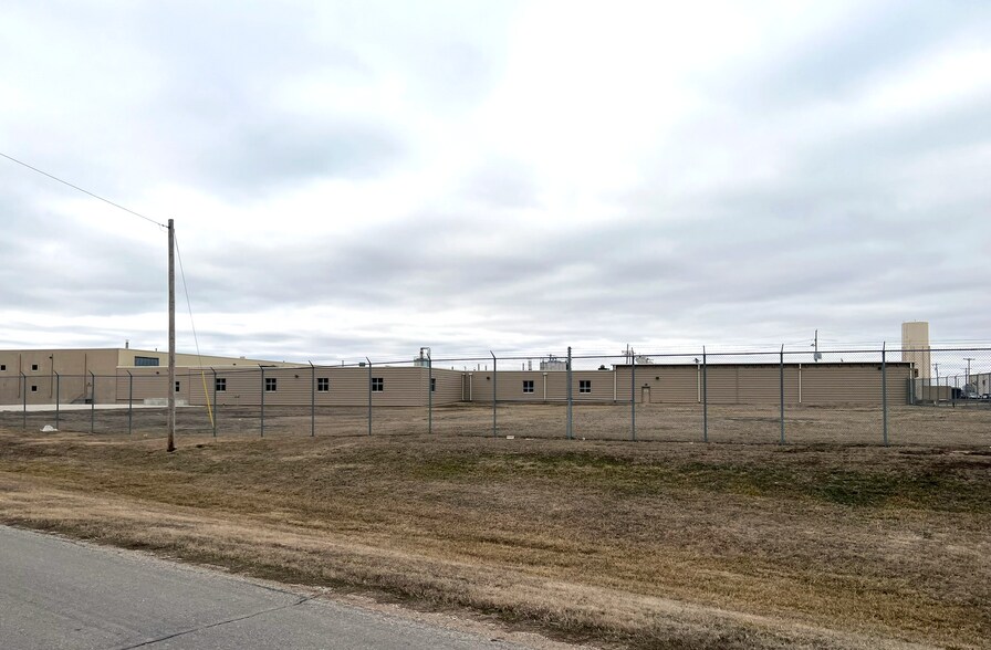 More Photos Of 7615 Warehouse Ave, Winfield Manufacturing For Sale