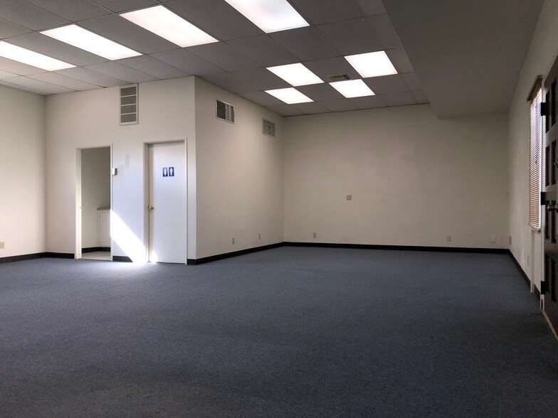 More Photos Of 913 Alene Ave, Ridgecrest Office For Lease