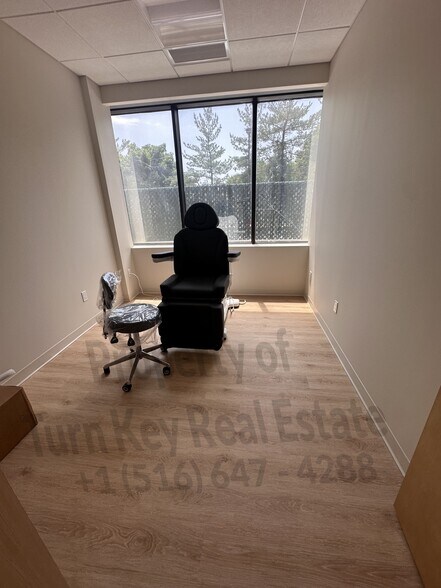 More Photos Of 1000 Northern Blvd, Great Neck Medical For Lease