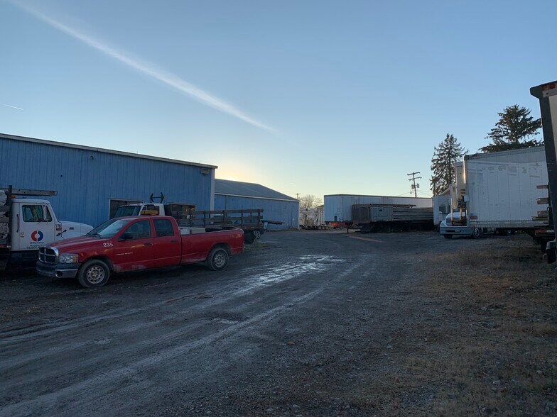 More Photos Of 2435 W Pike St, Houston Distribution For Sale