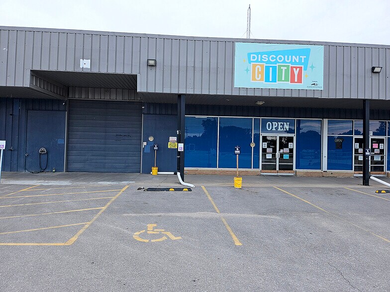 More Photos Of 1337 W Kansas Ave, Mcpherson Warehouse For Lease