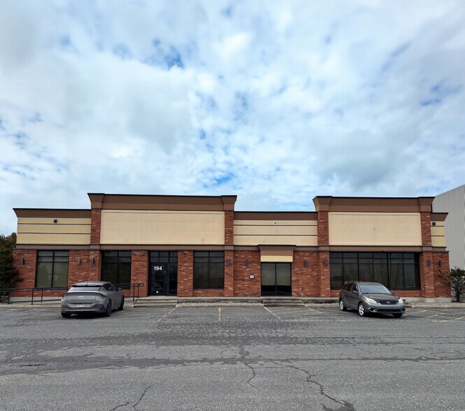 Primary Photo Of 194 Industriel Boul, Saint-germain-de-grantham Office For Lease