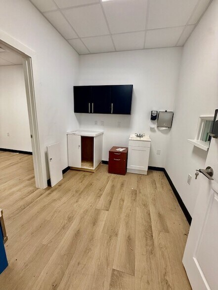 More Photos Of 12971 Westheimer Rd, Houston Freestanding For Lease
