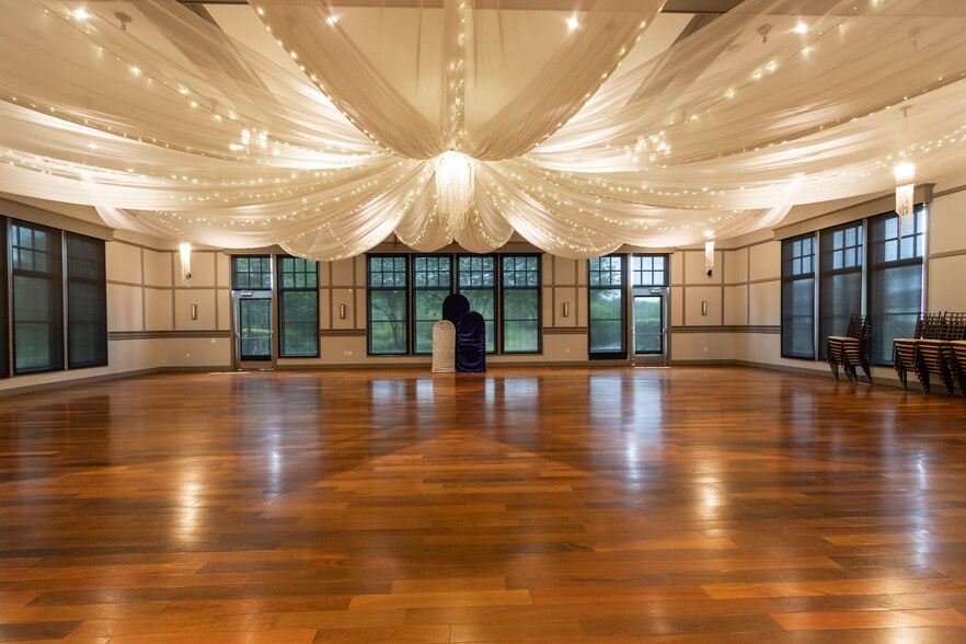 More Photos Of 3920 Gulf Fwy, Dickinson Lodge Meeting Hall For Sale