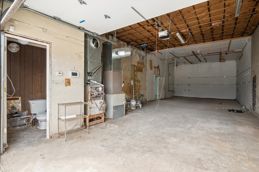 More Photos Of 300 E 8 Mile Rd, Detroit Warehouse For Lease