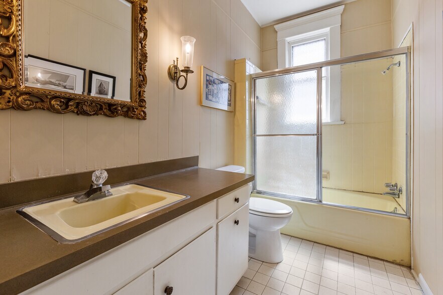 More Photos Of 1542 Frederica St, Owensboro Office Residential For Sale