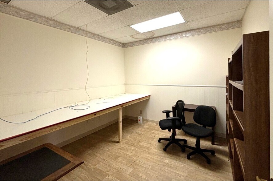 More Photos Of 29010 W 8 Mile Rd, Farmington Hills Freestanding For Lease