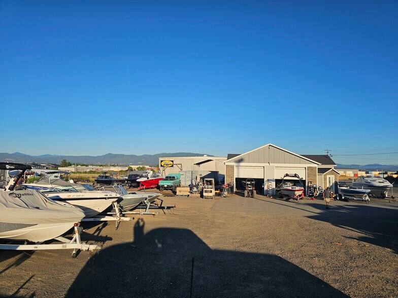 More Photos Of 3811 Crater Lake Hwy, Medford Warehouse For Sale