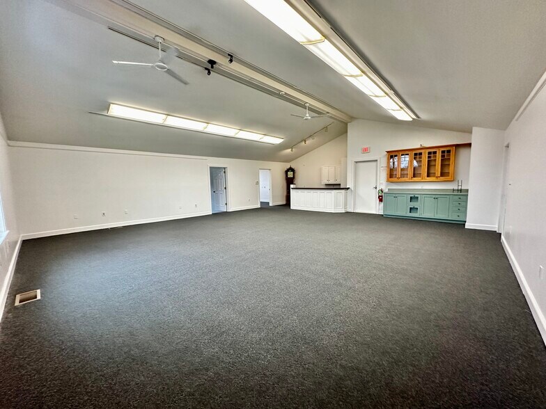 More Photos Of 550 Main St, Bethlehem Service For Lease