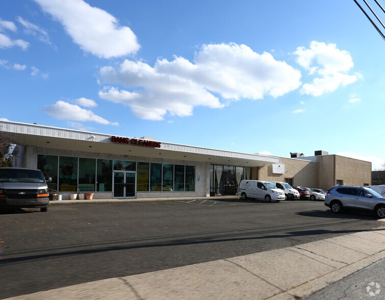 More Photos Of 735 N York Rd, Willow Grove Storefront For Sale