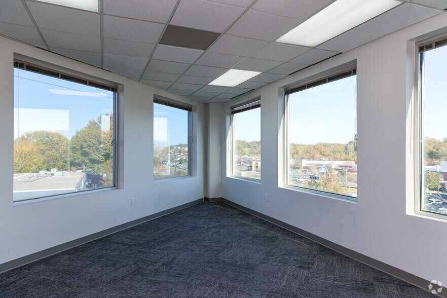 More Photos Of 7500 E Independence Blvd, Charlotte Unknown For Lease