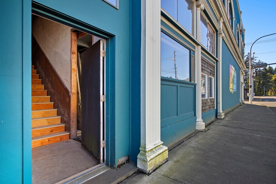 More Photos Of 104 Spruce St E, Ilwaco General Retail For Sale