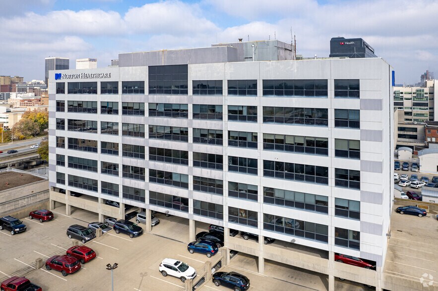 More Photos Of 210 E Gray St, Louisville Medical For Lease