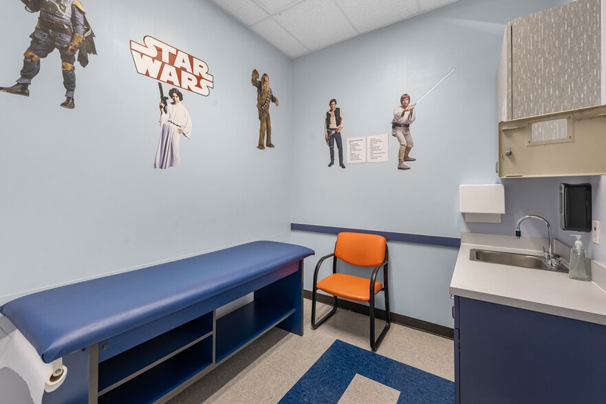 More Photos Of 3326 Watters Rd, Pasadena Office For Sale