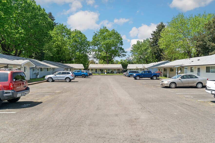 More Photos Of 110-162 NW 15th St, Gresham Apartments For Sale