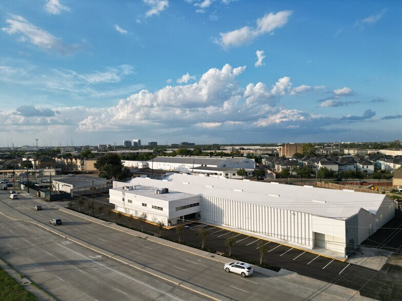 More Photos Of 8600 Hempstead Rd, Houston Warehouse For Lease