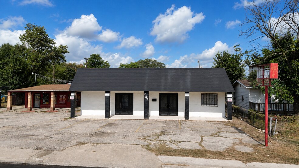 More Photos Of 755 N General McMullen Dr, San Antonio Light Manufacturing For Lease