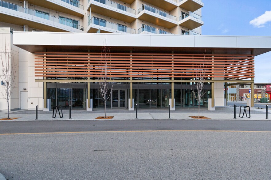 More Photos Of 3300 - 3340 Lakeshore rd, Kelowna Apartments For Lease