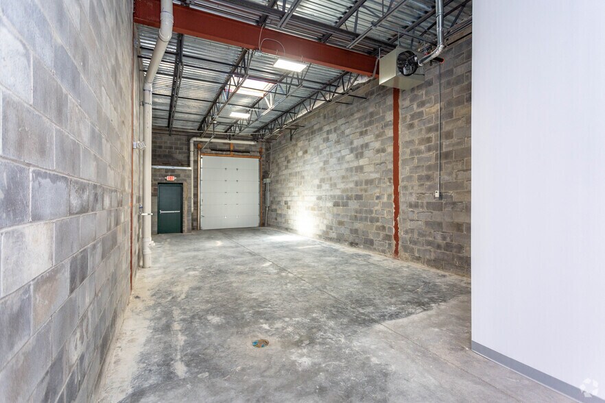 More Photos Of 46-48 Windsor Pl, Central Islip Unknown For Lease