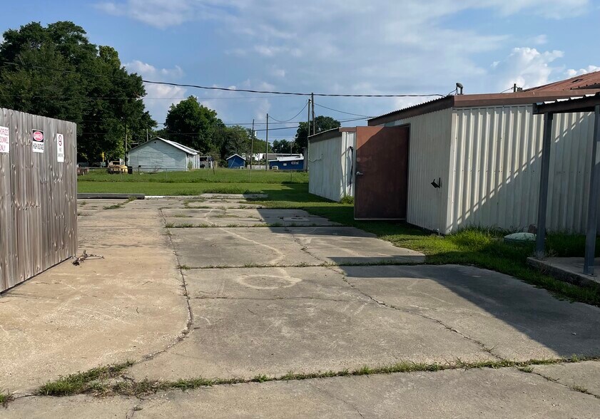 More Photos Of 309 Calcasieu Ave, Lake Arthur General Retail For Sale