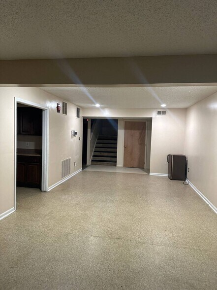 More Photos Of 1844 Benton Blvd, Kansas City Specialty For Lease