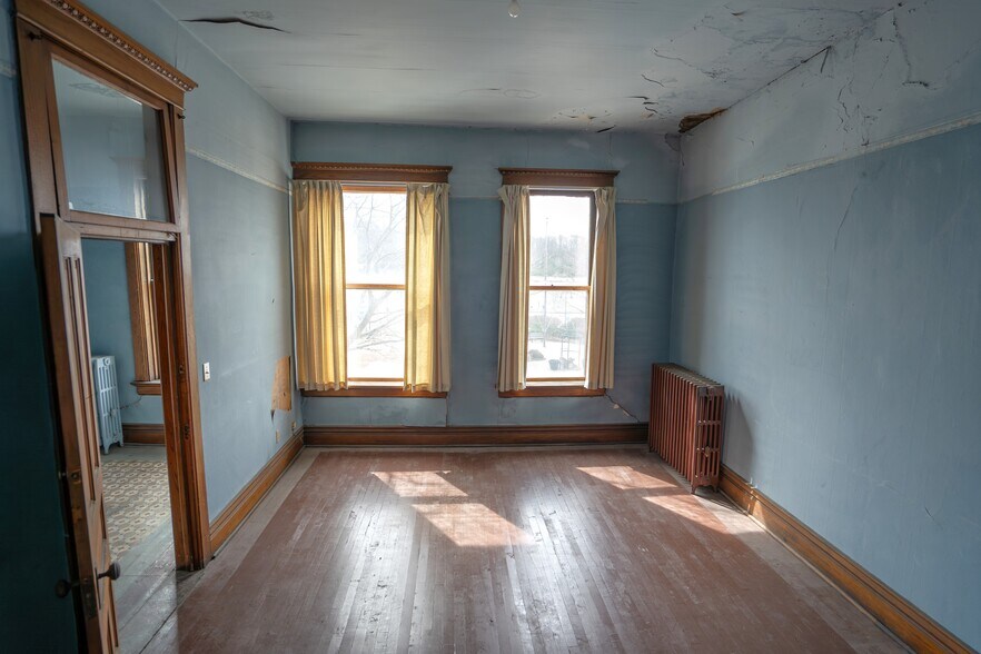 More Photos Of 433 Main St, Frankfort General Retail For Sale