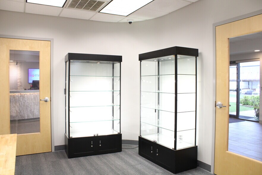 More Photos Of 4121 S 72nd Ave, Tulsa Service For Sale