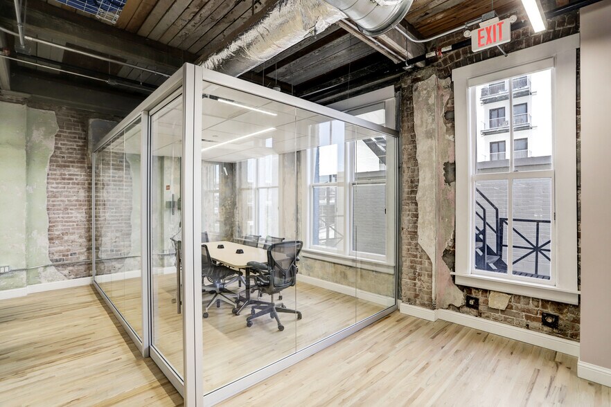 More Photos Of 114 Main St, Houston Loft Creative Space For Lease