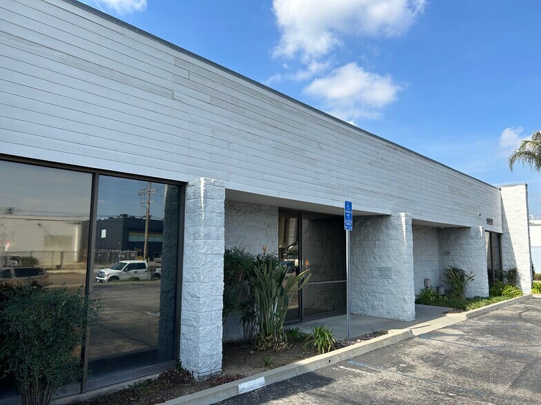 More Photos Of 7027 Hayvenhurst Ave, Van Nuys Light Manufacturing For Lease