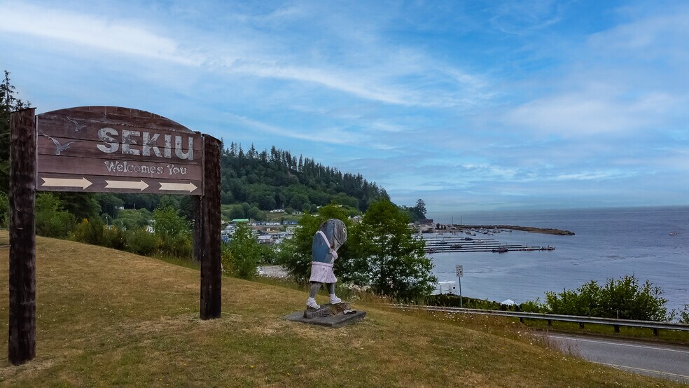 More Photos Of 444 Front St, Sekiu Hotel For Sale