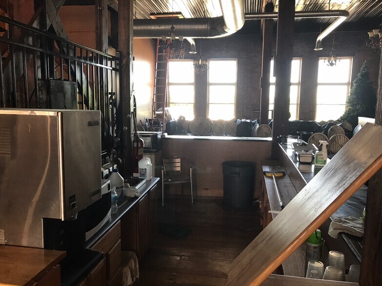 More Photos Of 104 N Market St, Gallatin General Retail For Sale