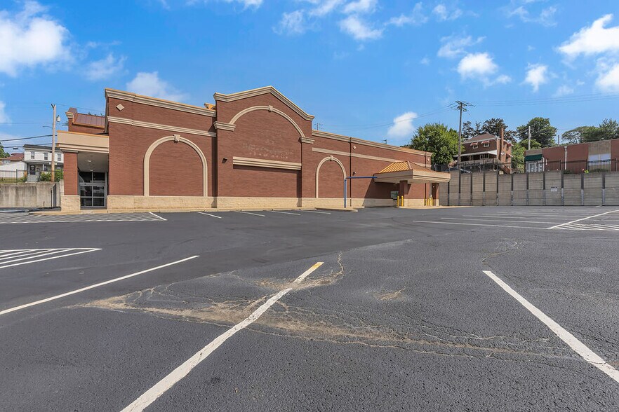 More Photos Of 351 Brighton Ave, Rochester Freestanding For Lease