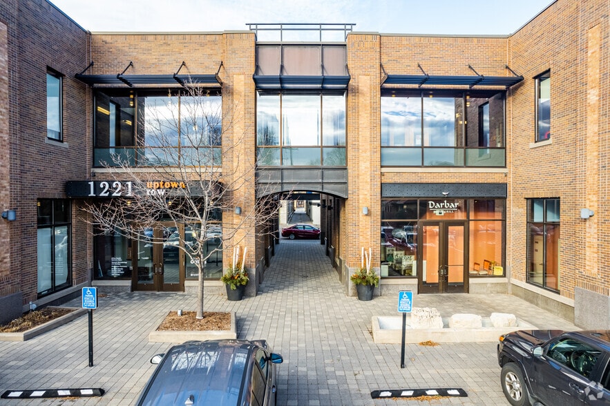 More Photos Of 1221 W Lake St, Minneapolis Unknown For Lease
