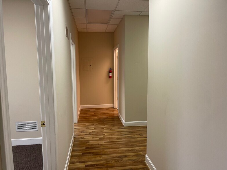 More Photos Of 3801 Springhurst Blvd, Louisville Medical For Lease
