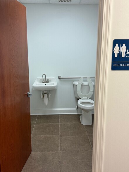 More Photos Of 6065 Parkway North Dr, Cumming Distribution For Sale